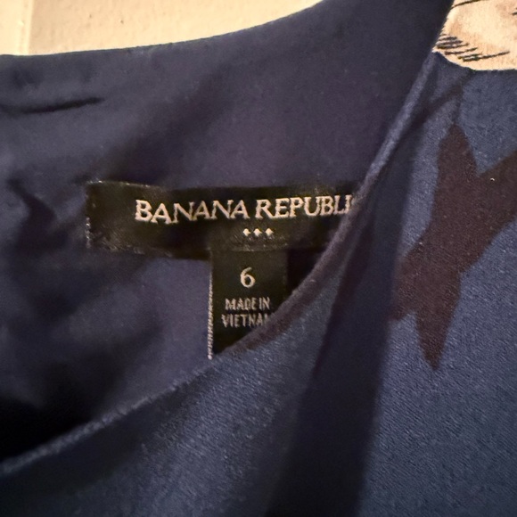 Banana Republic | Blue, White, Black Floral Fit and Flare Dress | Size 6 - Picture 5 of 6
